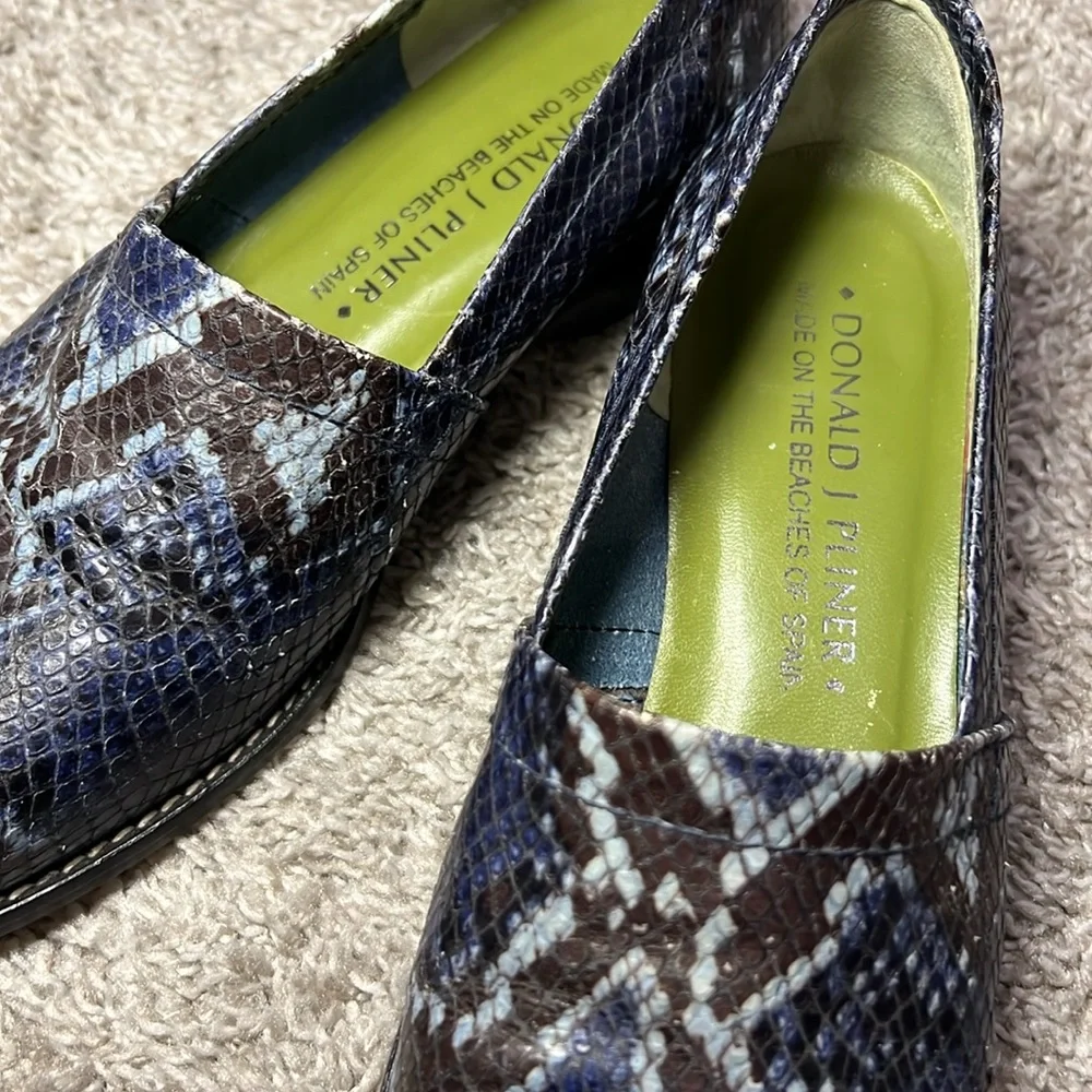 Women’s Donald J Pliner brown leather‎ loafers Snakeskin 5.5 51/2 Flats Comfy